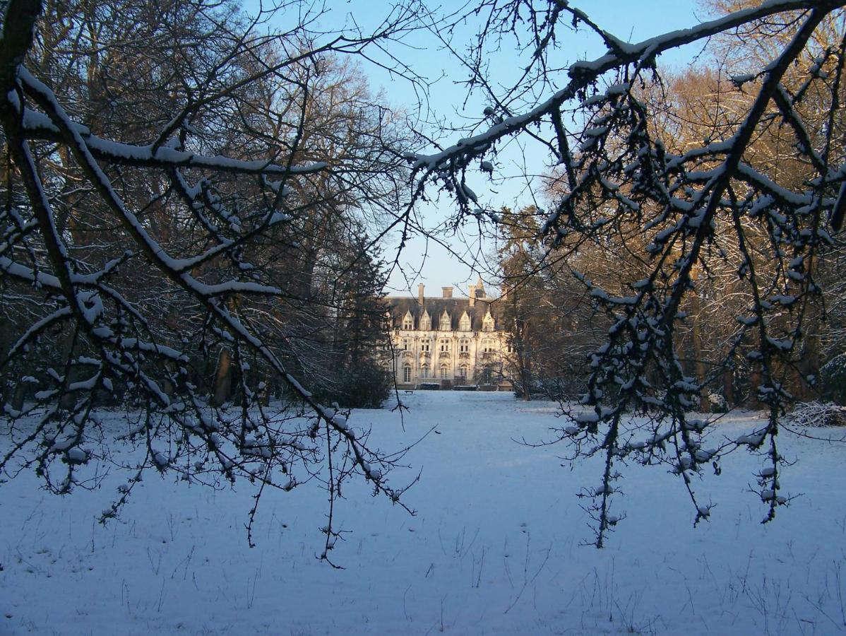 Charmant Studio Au Calme Tout Confort Dans Chateau Neo Gothique Proche Zenith Comet Orleans Parking Voiture Gratuit Wifi Haut Debit Rue Des Montees Luaran gambar